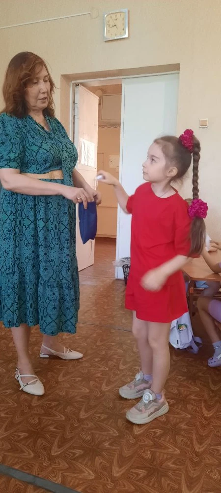 Сегодня на пришкольной площадке "Ромашка" прошёл познавательно-спортивный день.
Ребята показали свои