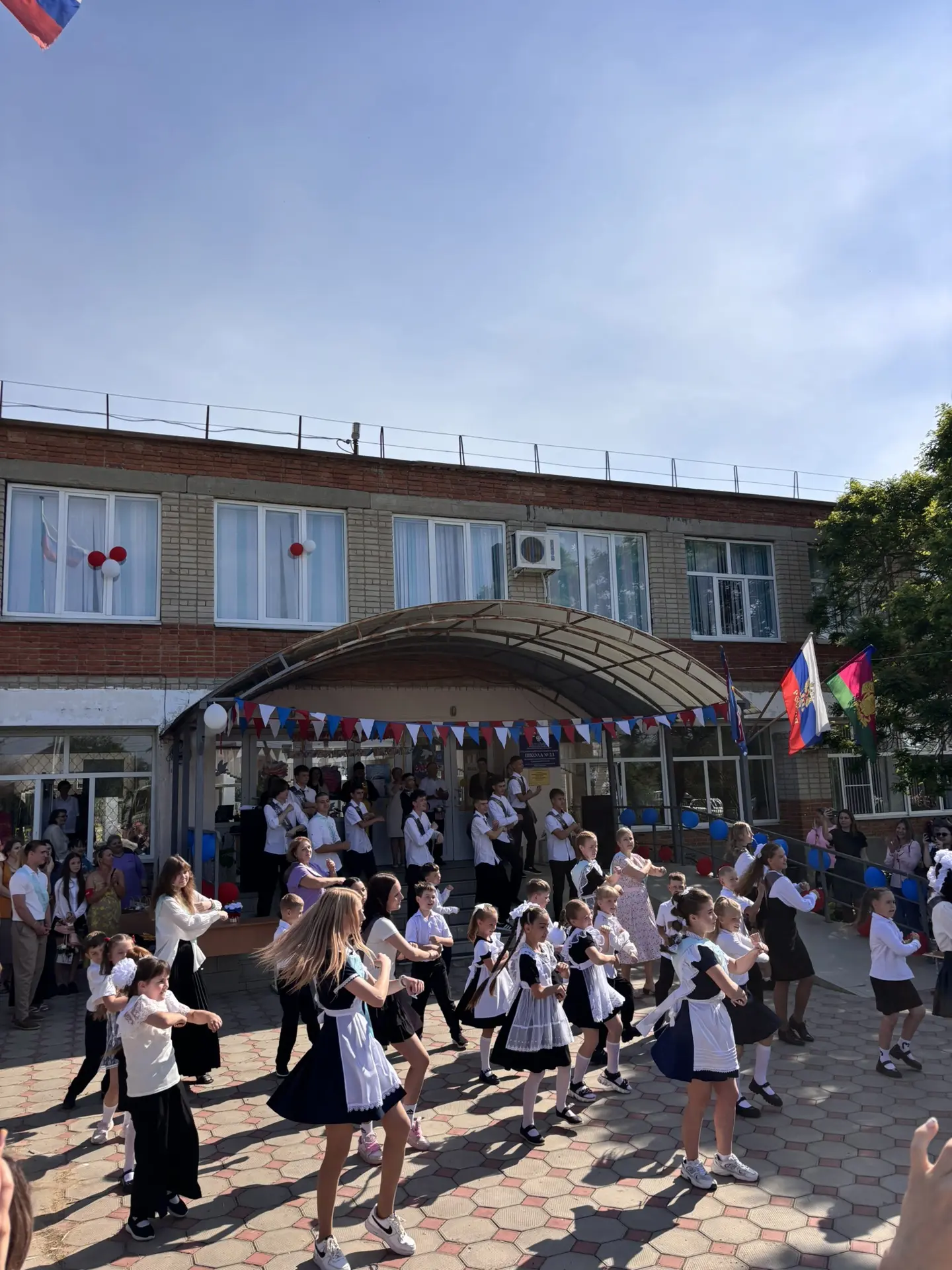 Выпускной в школе 23 Кучугуры.   Последний звонок 🛎️ для 11го класса.   #Кучугуры