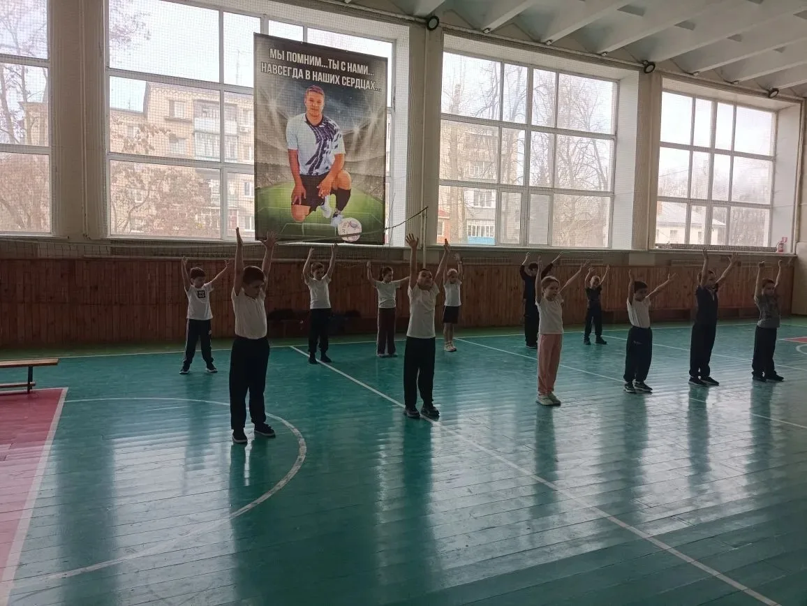 🏃‍♂️ Весёлые старты  В рамках Дня здоровья между учащимися 1Г и 1Д классов прошли «Весёлые старты» 🎉