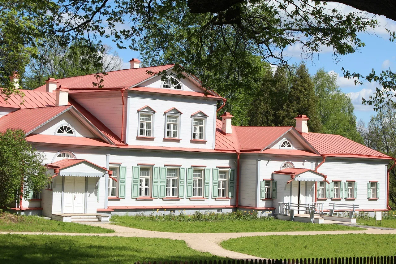 🎨 Место, где работали великие художники: выходной в Абрамцеве

Старинная усадьба среди лесов Подмос