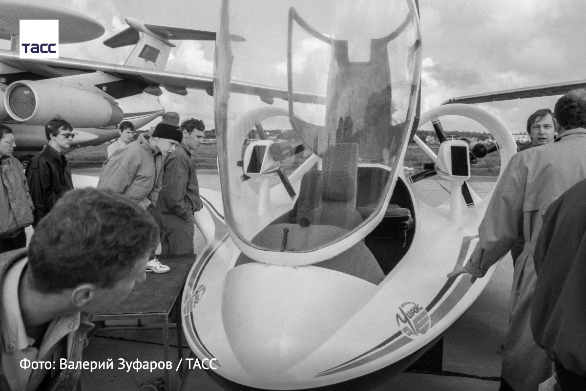 #архив_ТАСС_Наука

Сверхлегкий многоцелевой самолет-амфибия "Чирок" на аэродроме в Жуковском. 

Моск