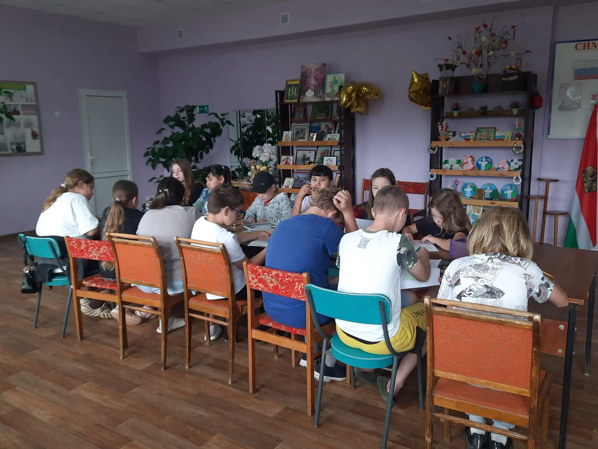 ☀Продолжаем активный отдых на нашей летней площадке! ☀
Ребята пробовали себя в изобразительном искус