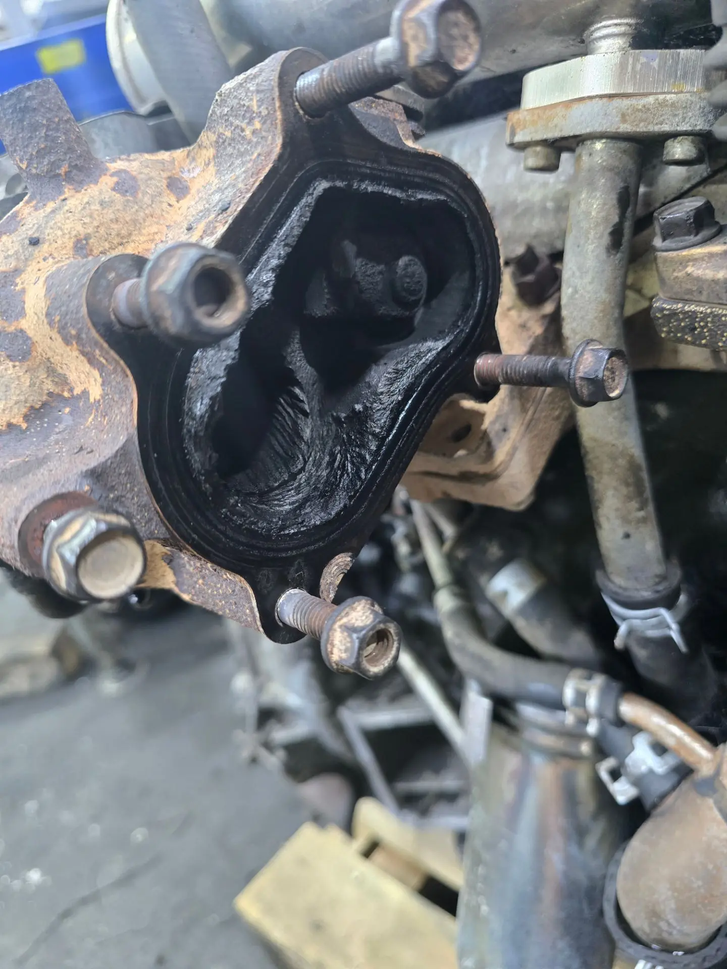 🔧 Нетипичный налёт на турбине 4JJ1: что это значит и куда копать
