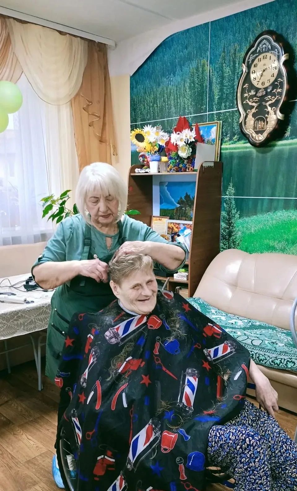 🌸 День красоты в нашем доме социальной заботы! 🌸