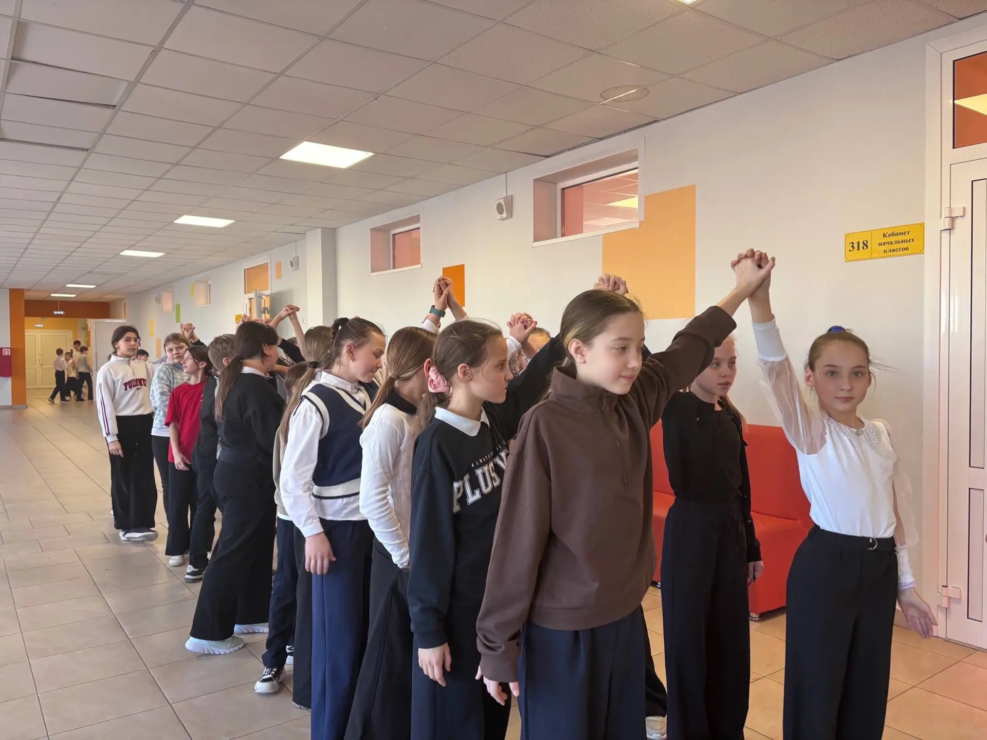 «Заигрыш» прошел сегодня замечательно) Старшеклассники- активисты  в перемену поиграли с учениками н