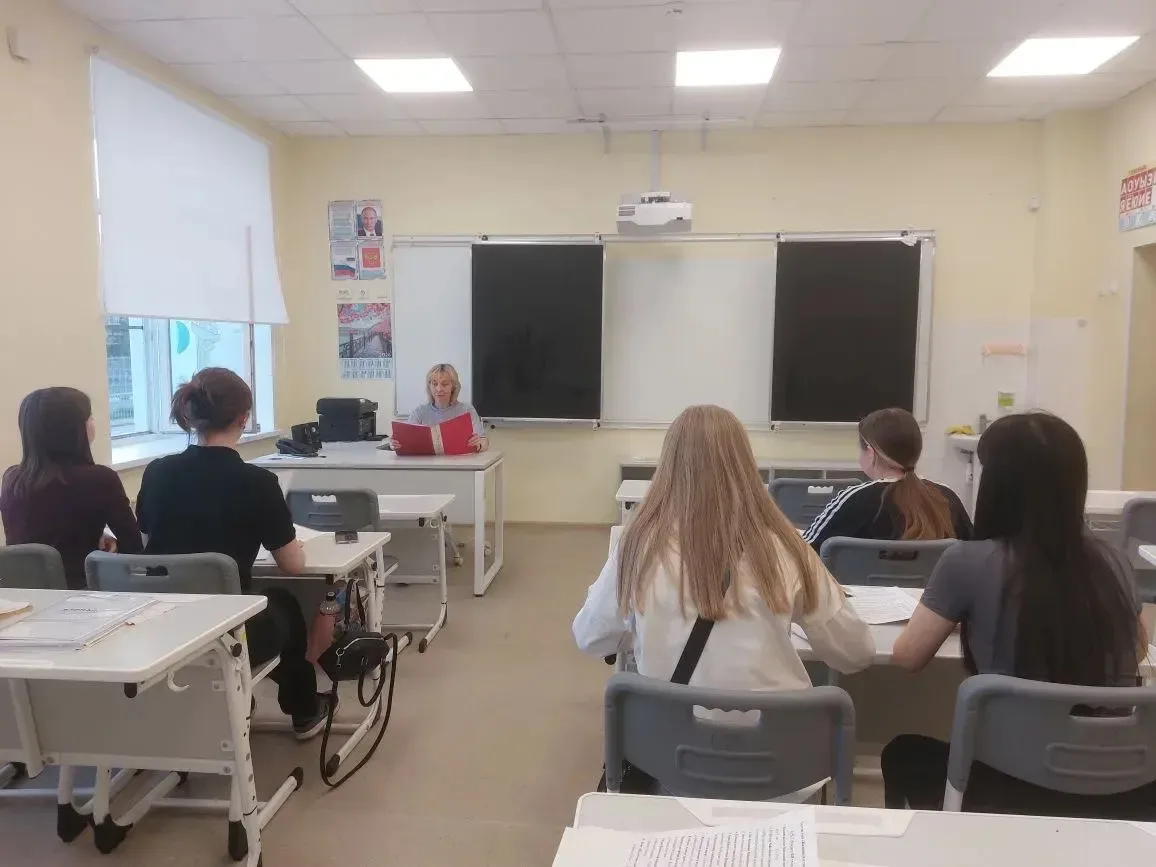 📚 Винникова Елена Васильевна провела классный час, на котором рассказала учащимся о пр...