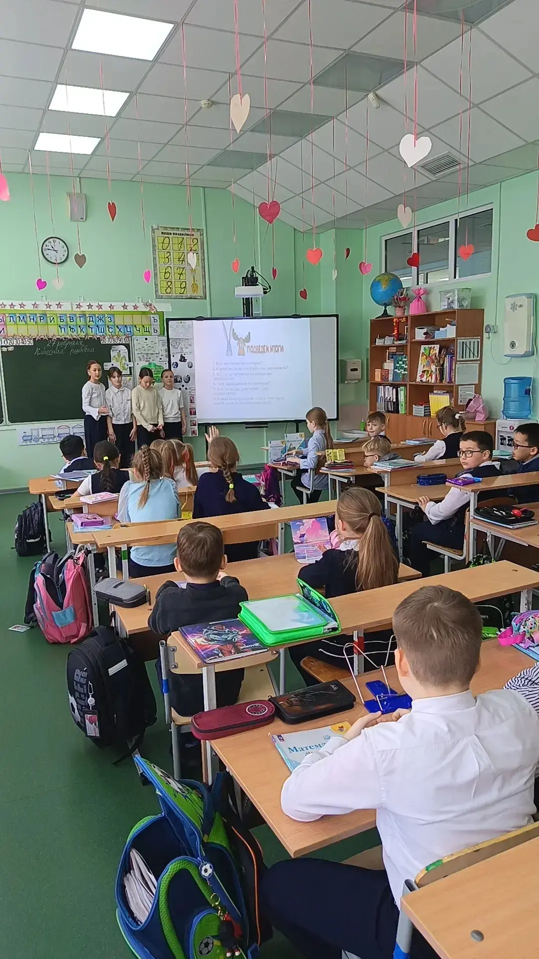 🌿 Юные экологи в деле: четвероклассники поделились знаниями с младшими школьниками!🌿  В рамках трека