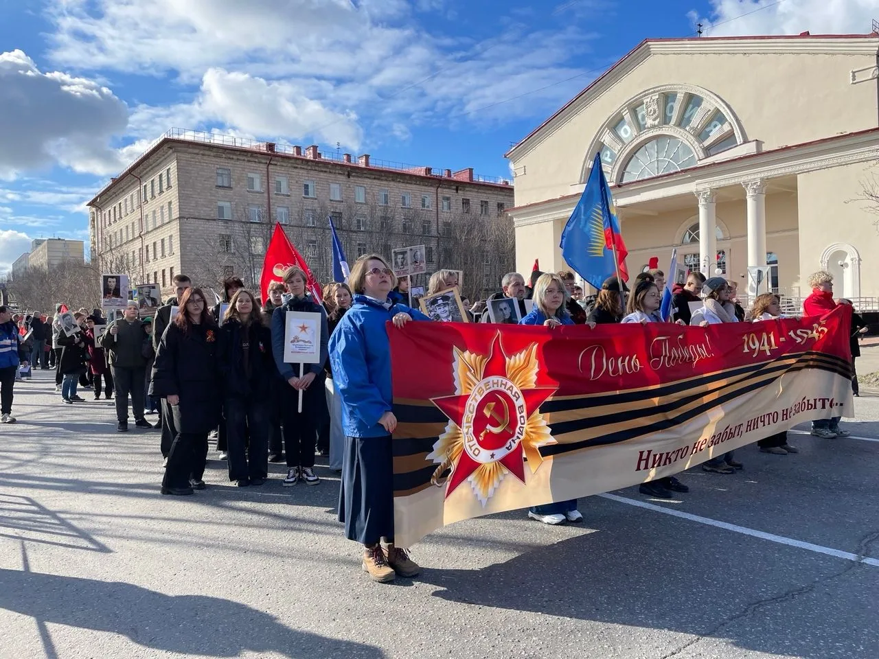 🎖В День Победы наша школа приняла участие в патриотической акции «Бессмертный полк».  Ученики, педаг
