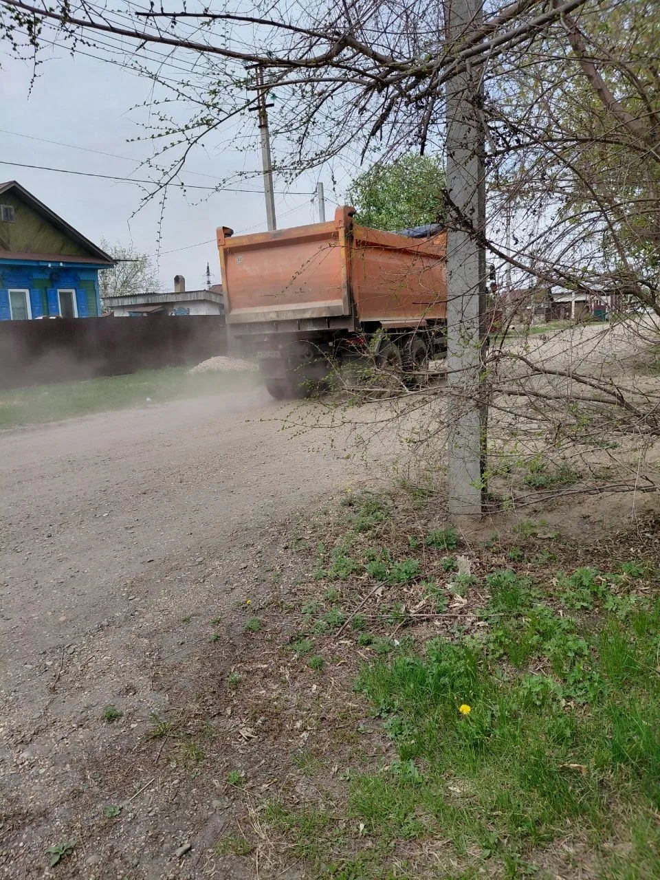 💬 Жители улицы Серова жалуются на движение большегрузов через частный сектор  Подписчики обратились 