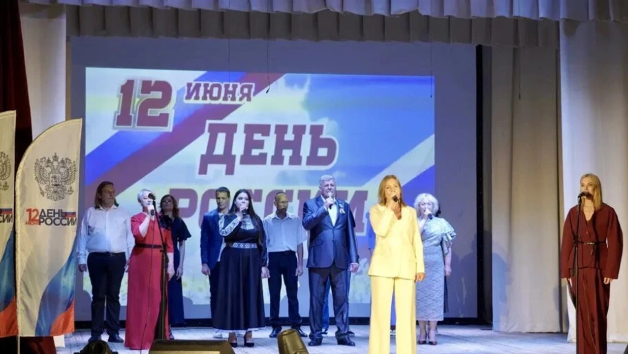 В Геническом центре культуры ко Дню России прошел концерт «В единстве наша сила»

Юным жителям вручи