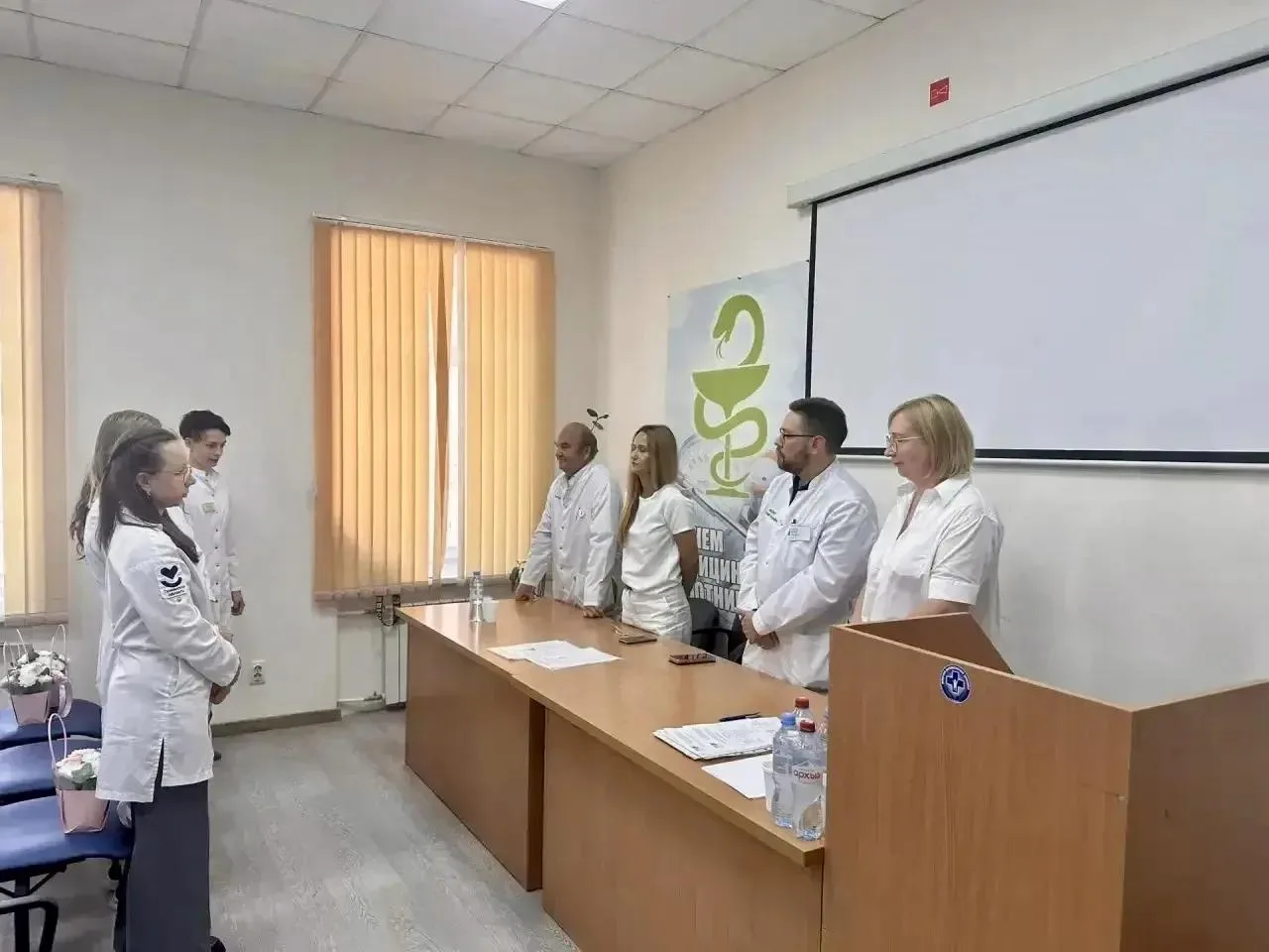 🎓 Экзамены позади — впереди большая работа!

В нашем диспансере прошли выпускные экзамены у ординат