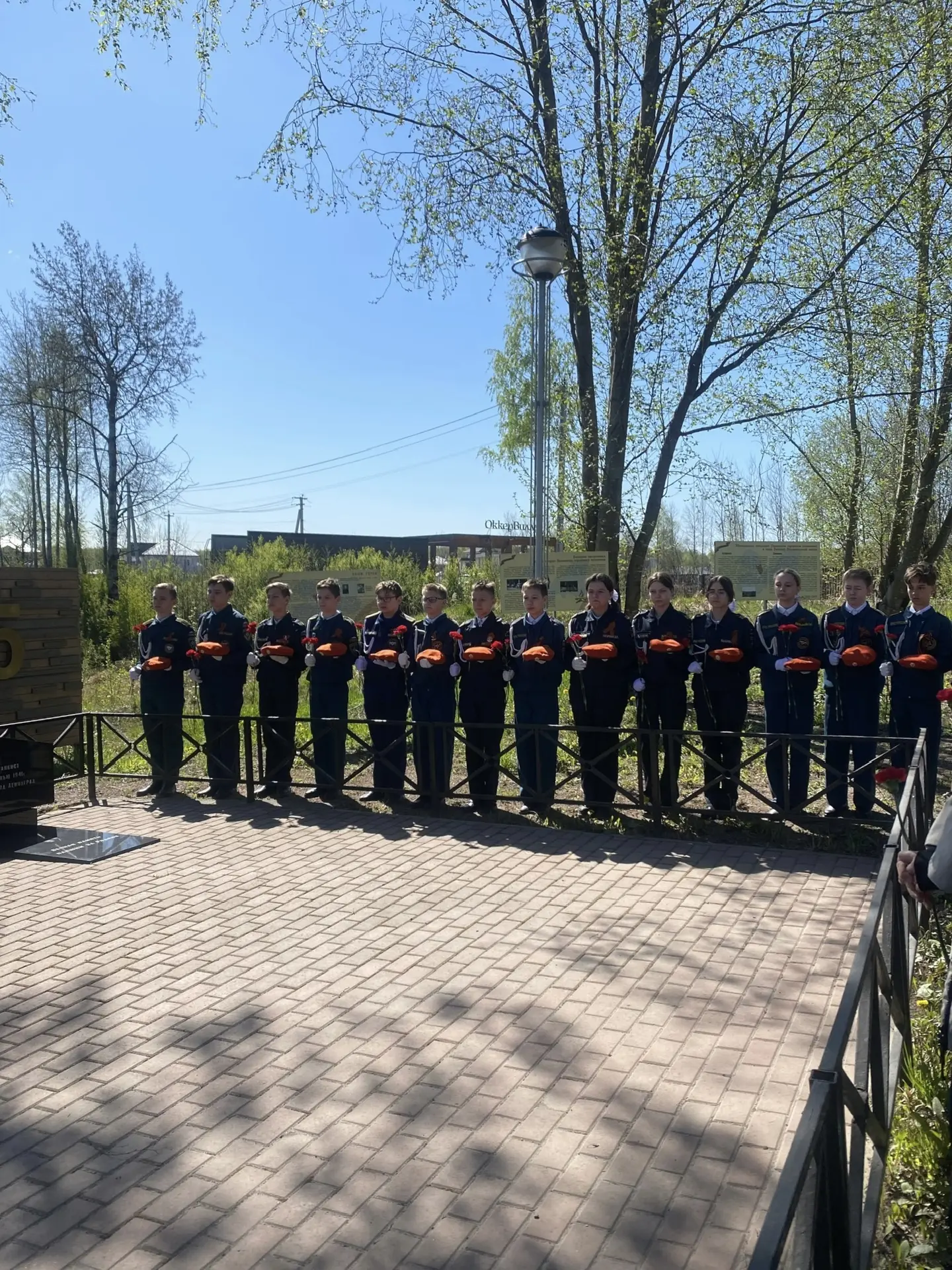 🕯🕯🕯 Сегодня, 8 мая, в деревне Новосергиевка у памятника майора-танкиста прошло торжественное меропри
