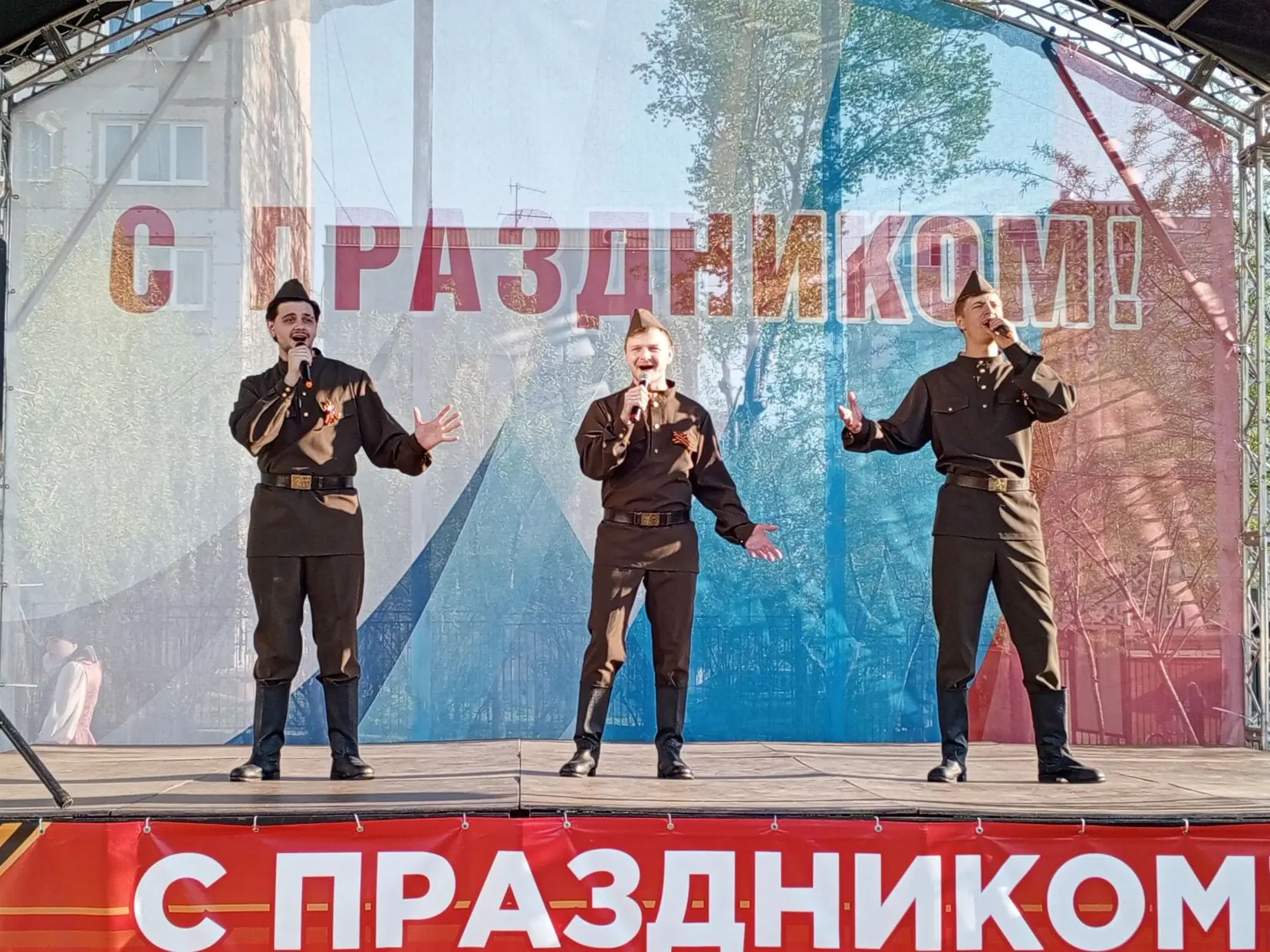 👥 Сегодня в парке Победы прошел вокальный марафон «Саранск поет победу».