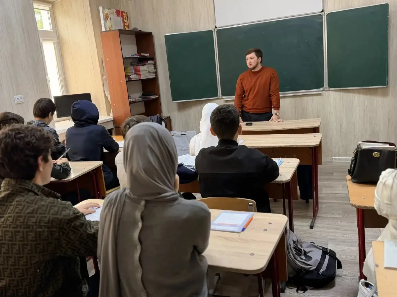 Профилактические беседы с участием представителей духовенства в старших классах проводя...