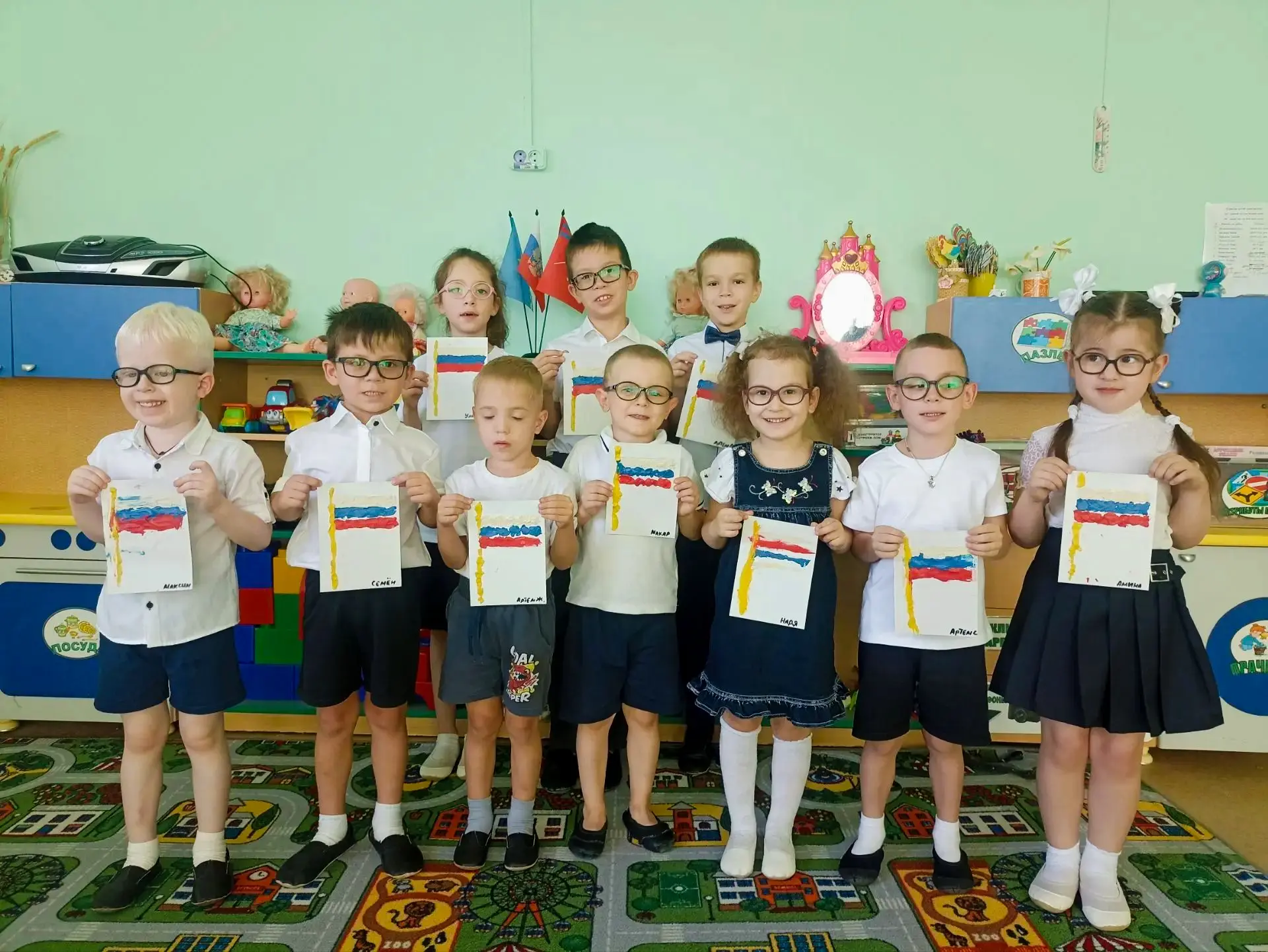 📣Воспитанники группы №3 выполнили творческую работу ко Дню Российского флага- нарисова...