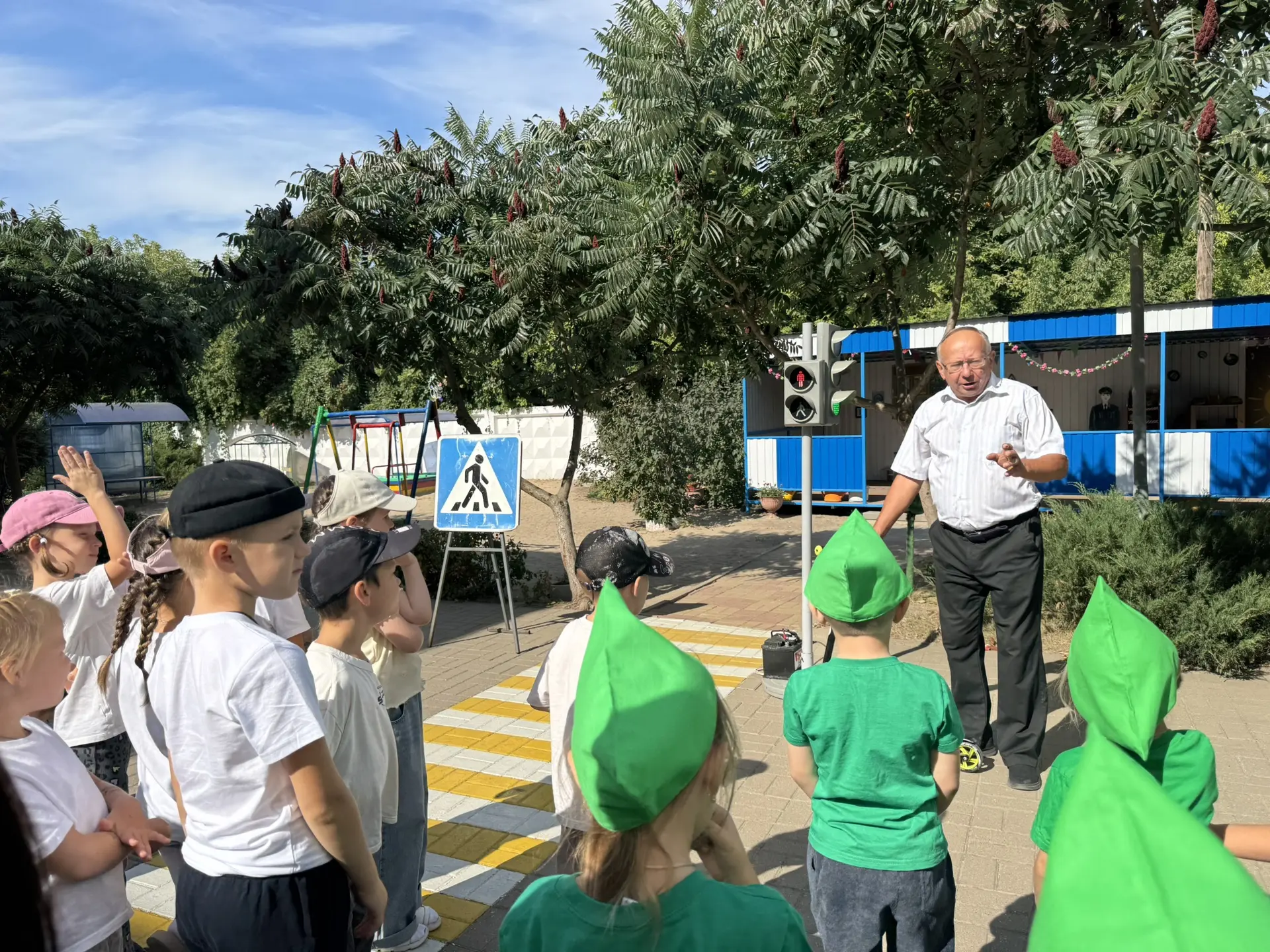 🚦 «Лаборатория Безопасности»: учимся быть внимательными на дороге!» ☝️