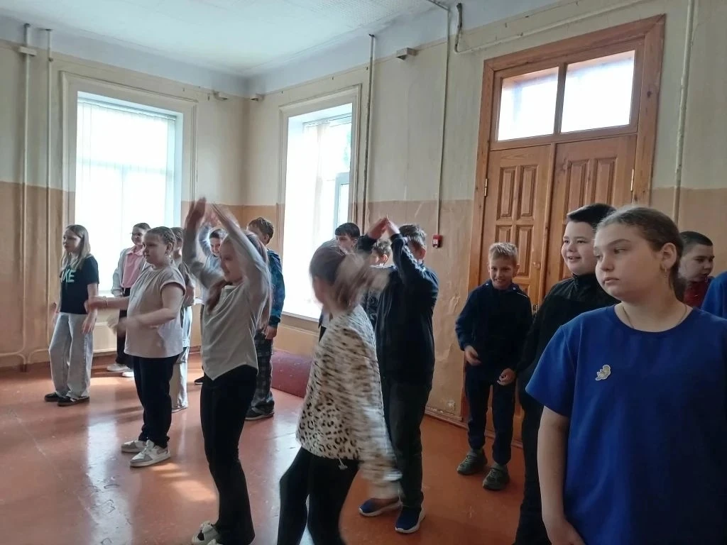 🎉 «Первые снова в деле: десять ключей единства России» — так называется смена в пришко...