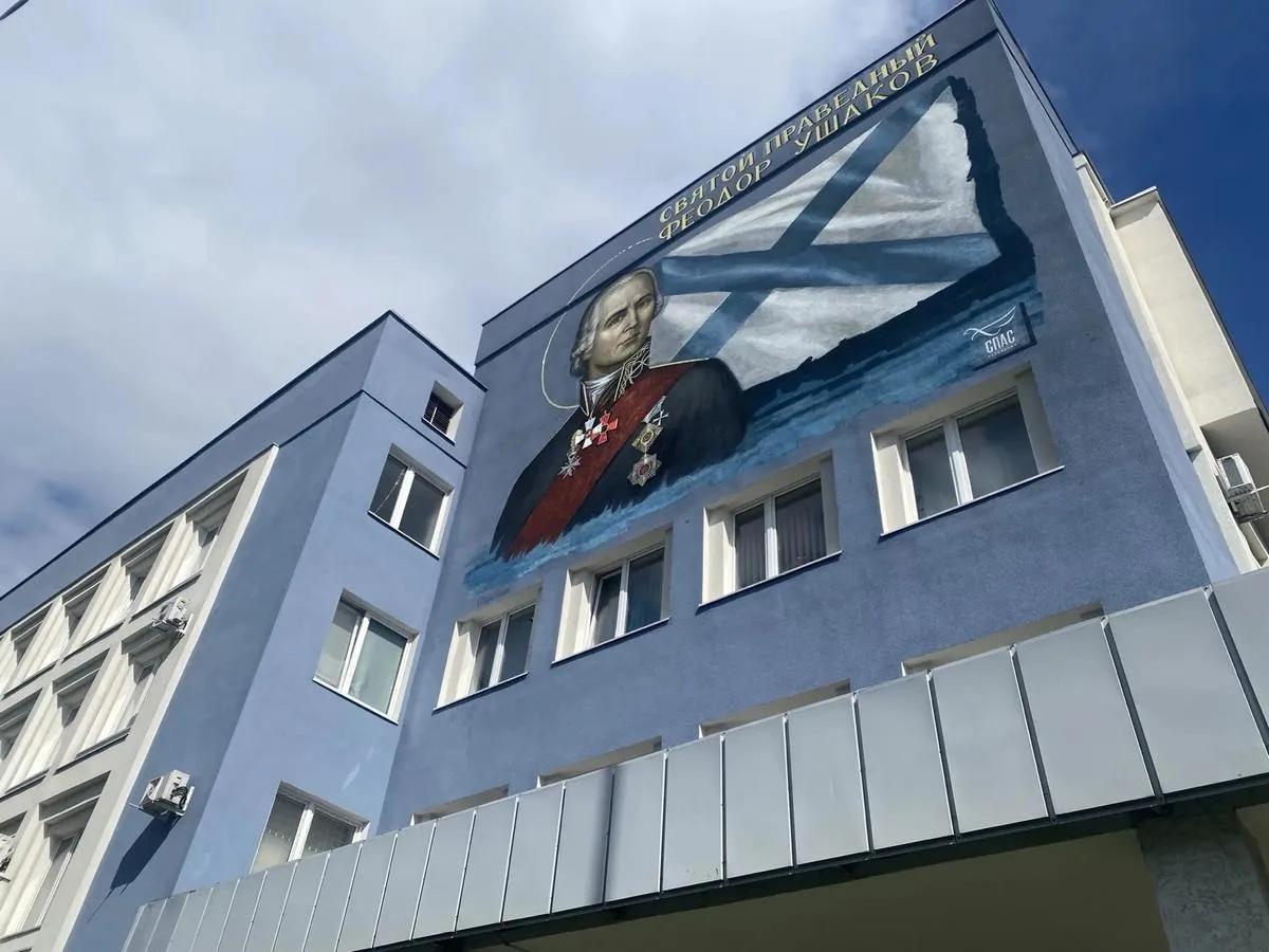 В Калининграде открыли мурал с изображением святого праведного Феодора Ушакова.