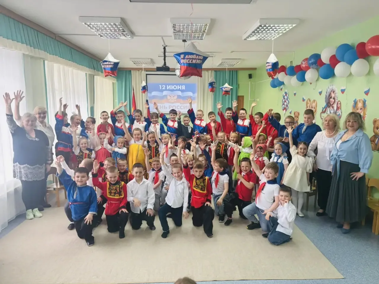 Яркий праздник в детском саду № 33 г. Магадан ❤️
🇷🇺Весело и дружно отметили День России воспитанни
