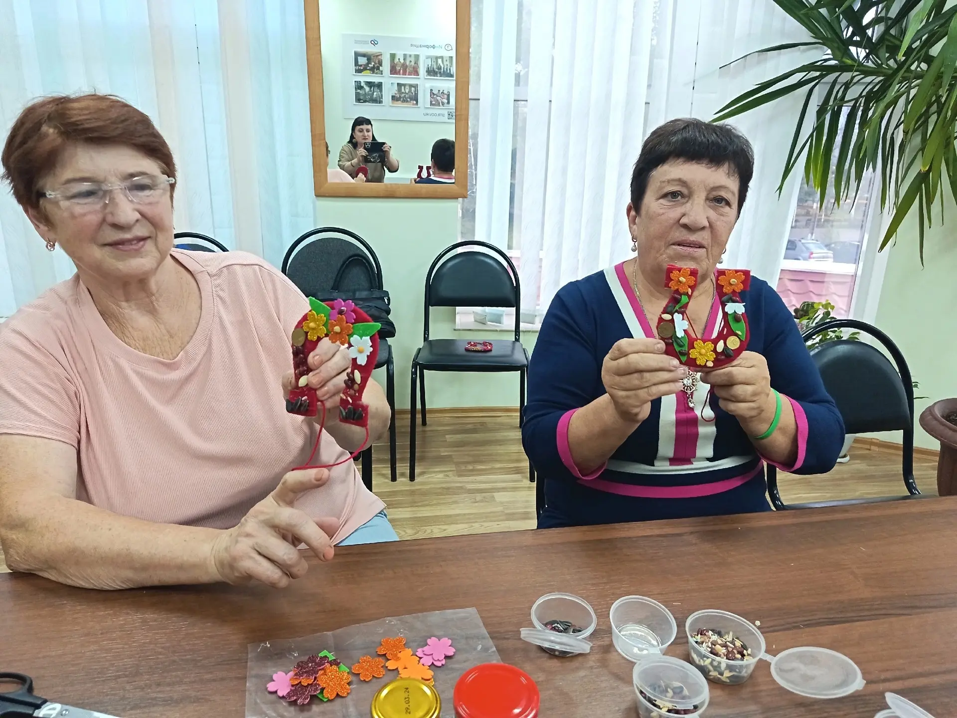 📢 29 июля руководитель студии Дома ремесел Татьяна Бондаренко провела мастер-класс «Подковка на уда