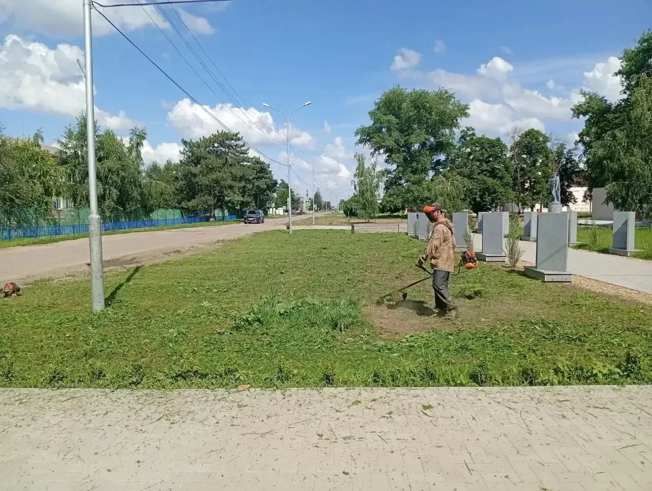 На территории Батуринского сельского поселения продолжается наведение санитарного порядка. 
 
Силами
