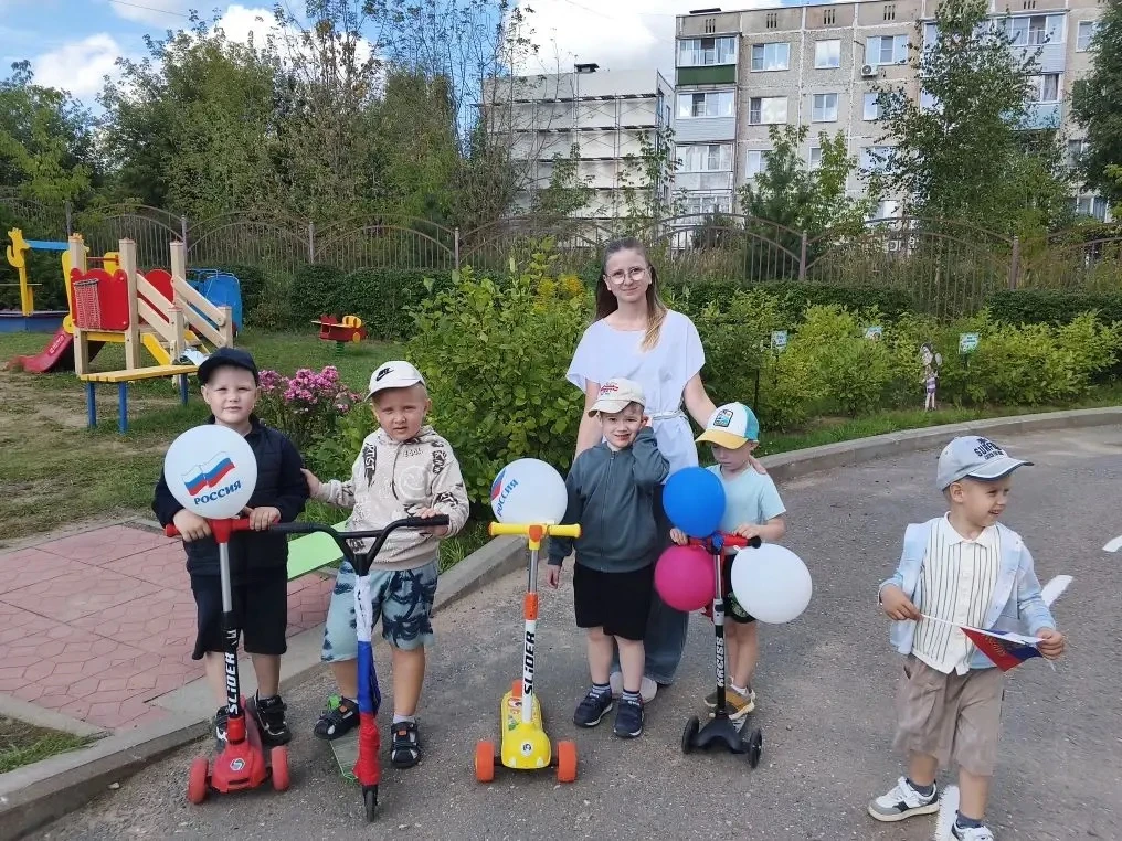 Ребята из группы "Непоседы" приняли участие в велопробеге "Триколор- мои крылья", посвя...