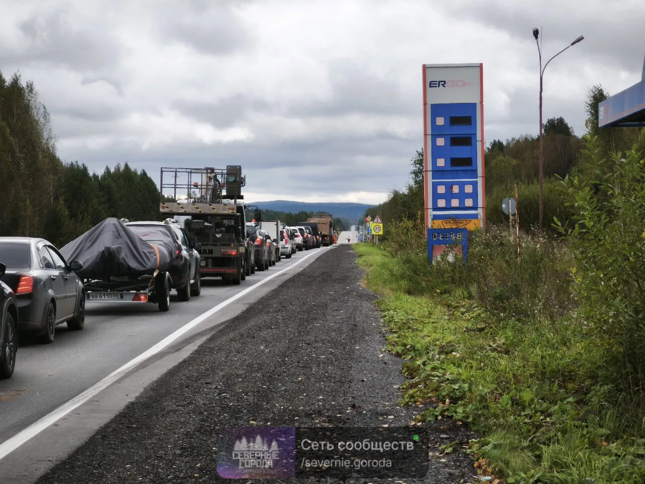 Сегодня утром дорожники отфрезеровали развязку возле Шайтанки на Серовском тракте. Прим...