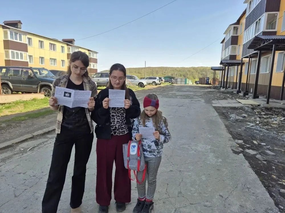 Раздача  буклетов на улице  «Табак – мой враг!».