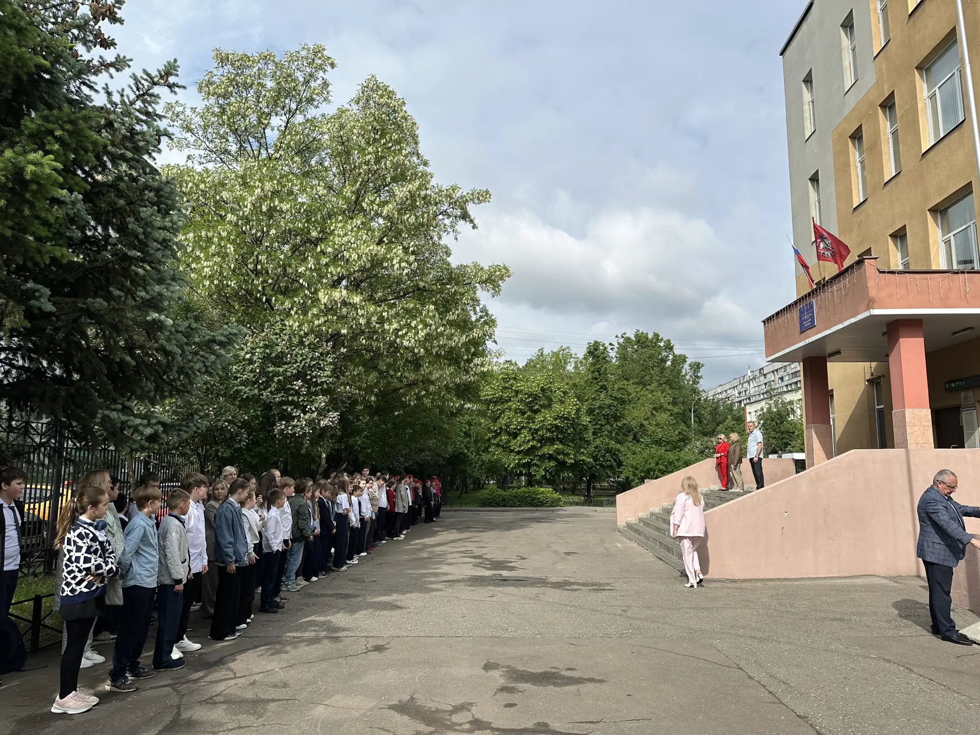 Последний рывок!  🇷🇺 Традиционно с торжественной церемонии поднятия Государственного флага Российско
