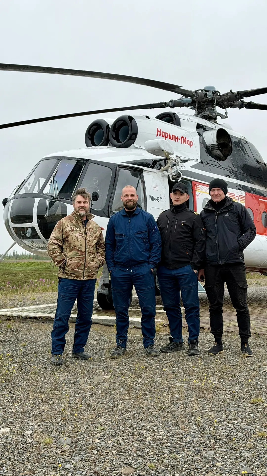 Доброго дня, друзья! 
Привет с Харьяги передают КВС Алексей Корзин, бортмеханик Максим Попов, второй