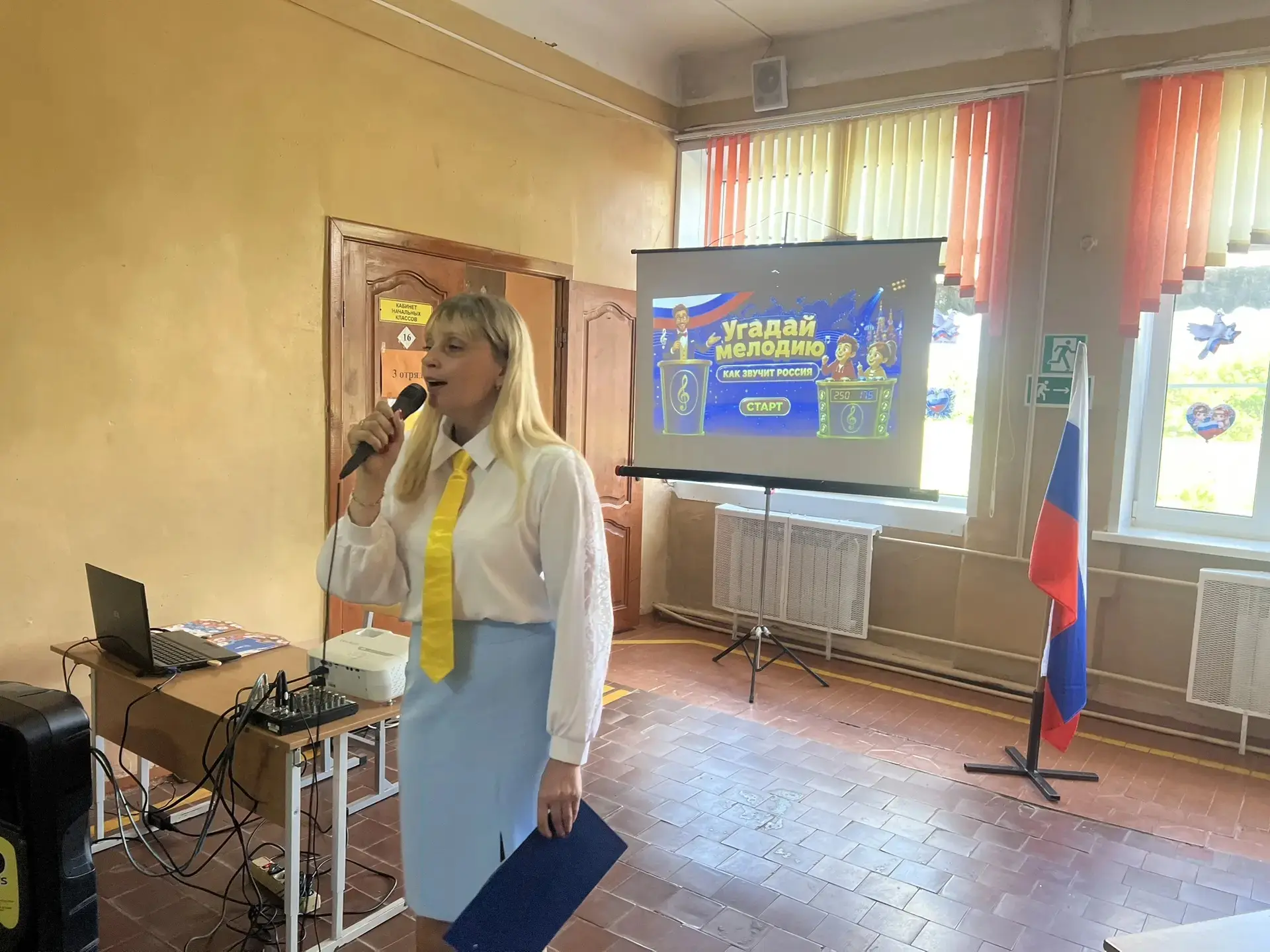 Десятый день в пришкольном оздоровительном лагере "Дружба" прошёл под девизом "День России". Насыщен