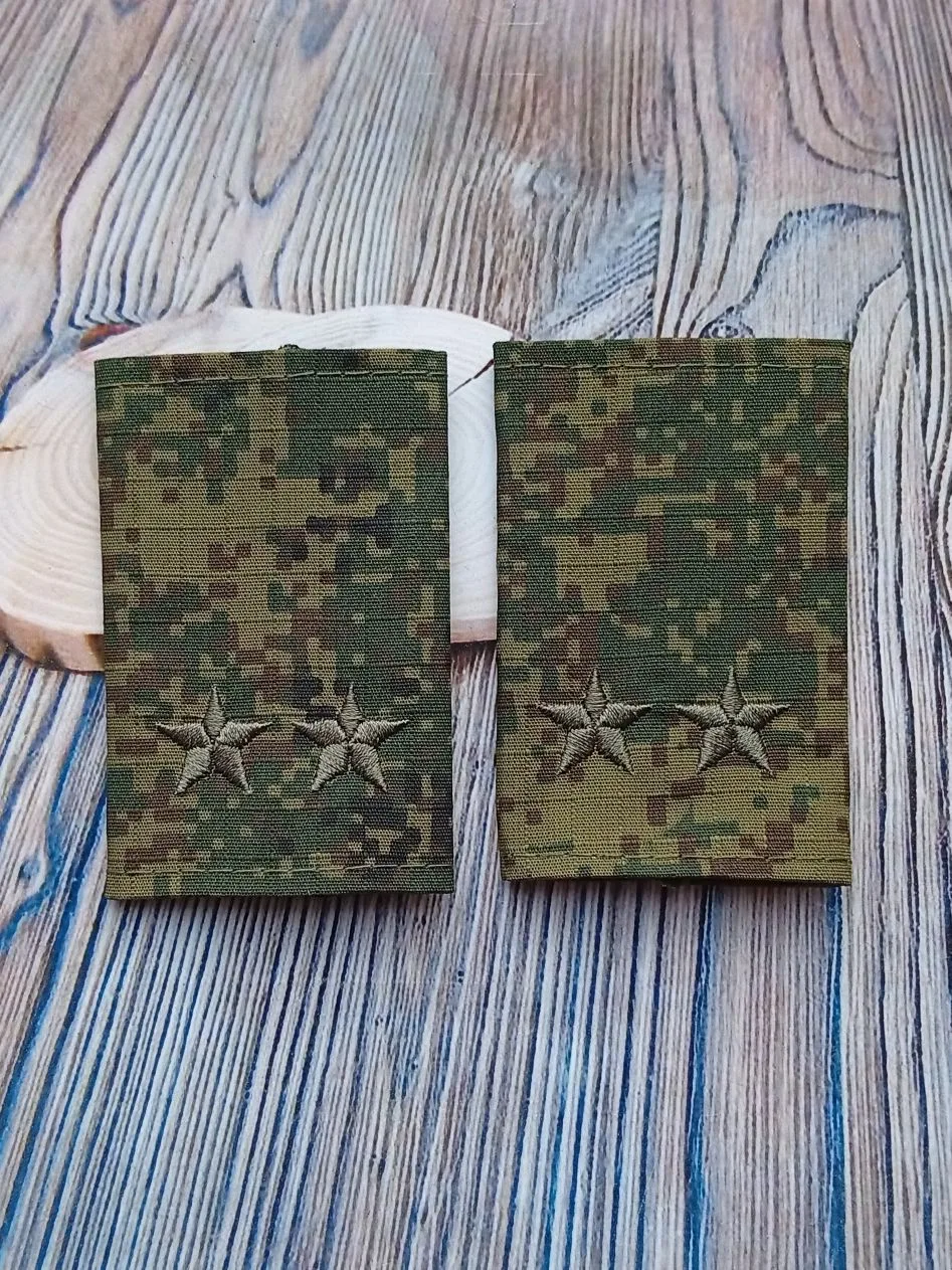 Изготовляем погоны. Выполняли заказ на пикселе. Есть еще различные материалы мультик, м...