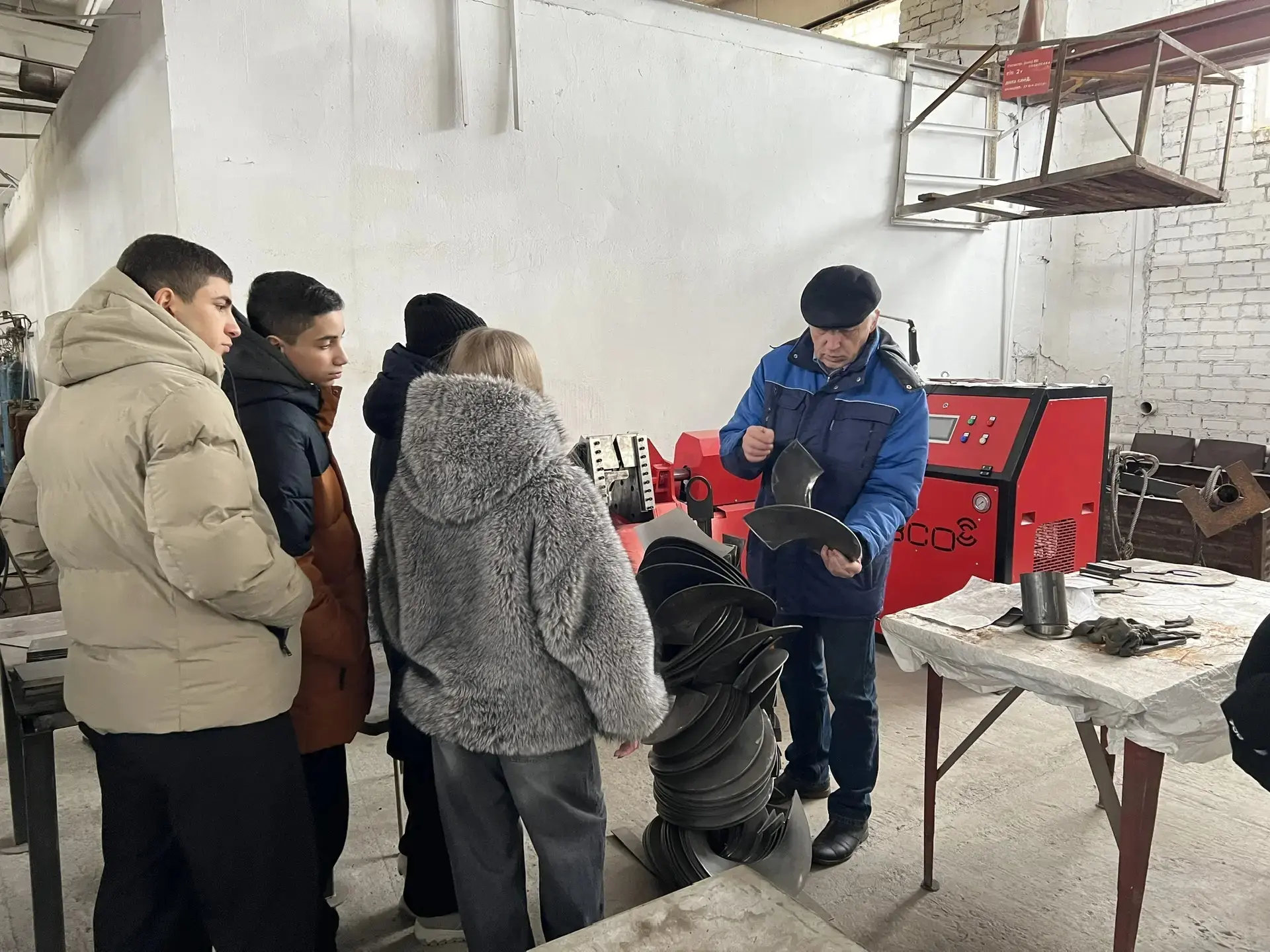 Сегодня учащиеся 9 классов ЦО 1г. Красноармейск посетили предприятие производственной сферы, находящ