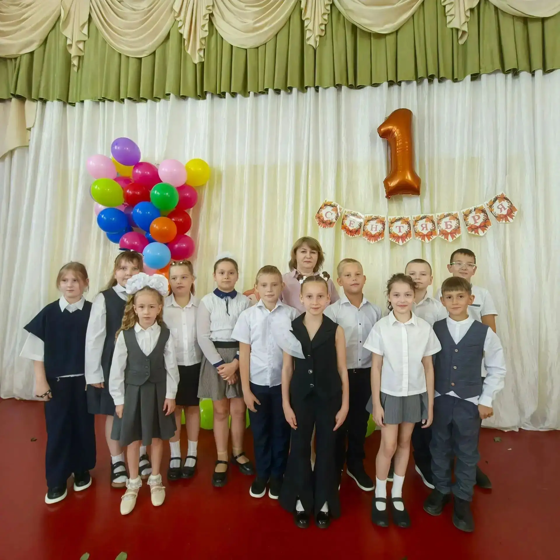 📣 Торжественная линейка ко Дню знаний прошла в нашей школе!