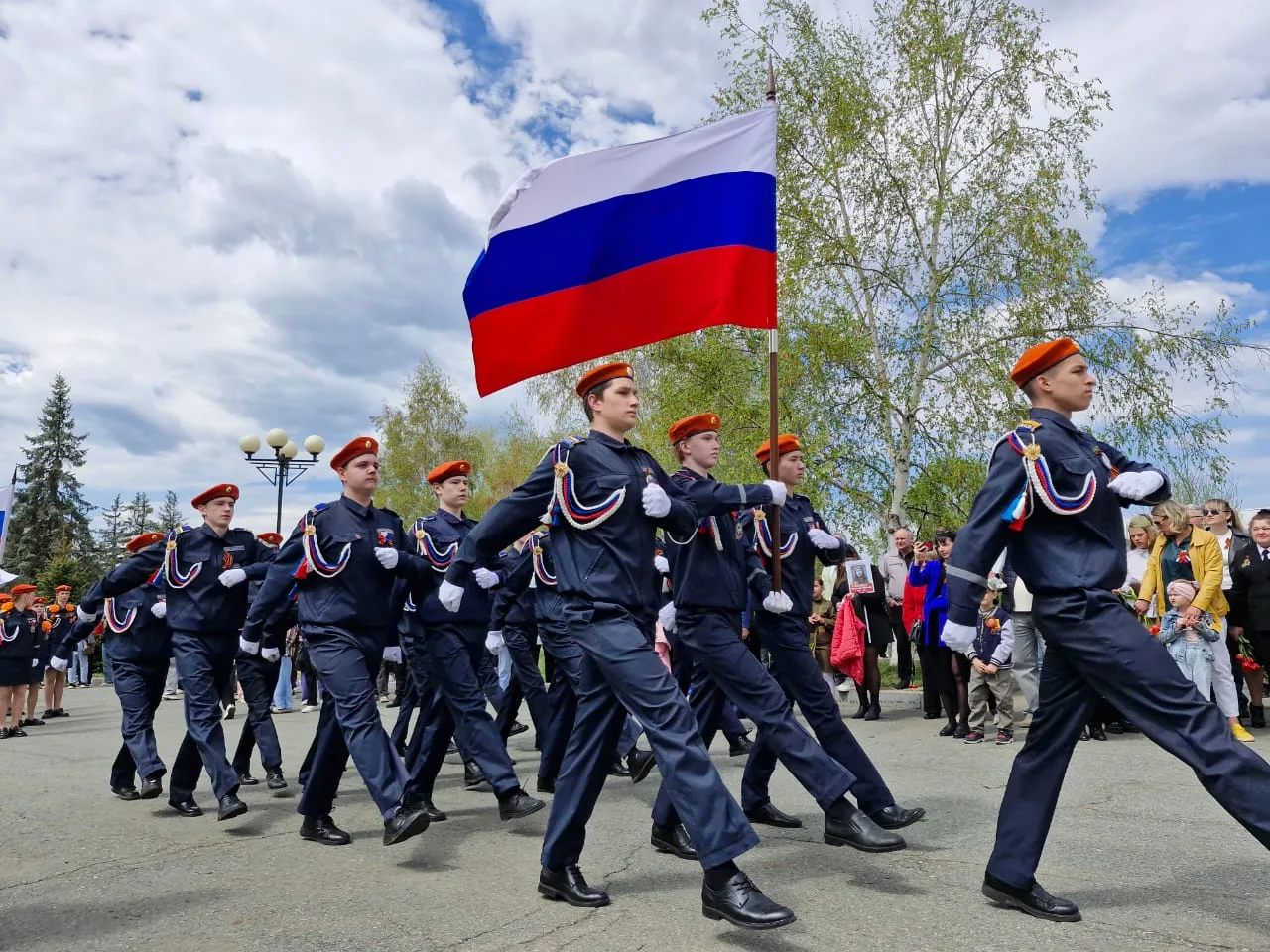 Арсеньев отмечает День Победы!  Жители города приняли участие в митинге-реквиеме, посвящённом 81-й г
