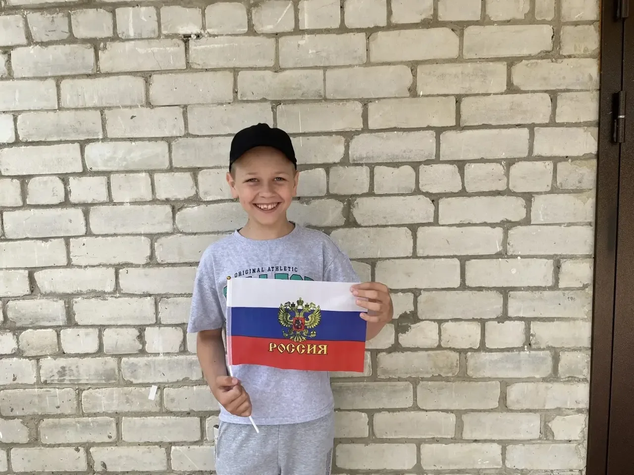 Учащийся 4 «В» класса МАОУ СОШ 2 им. Ю. А. Гагарина Кравченко Арсентий принимает участи...