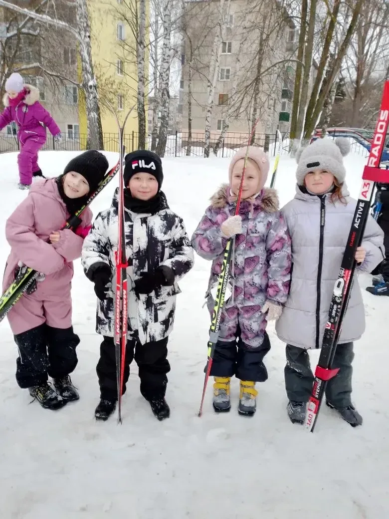 🎿 Лыжня зовёт! Как наши гимназисты покоряли зимние трассы ❄️  Свежий морозный воздух, солнце, пробив