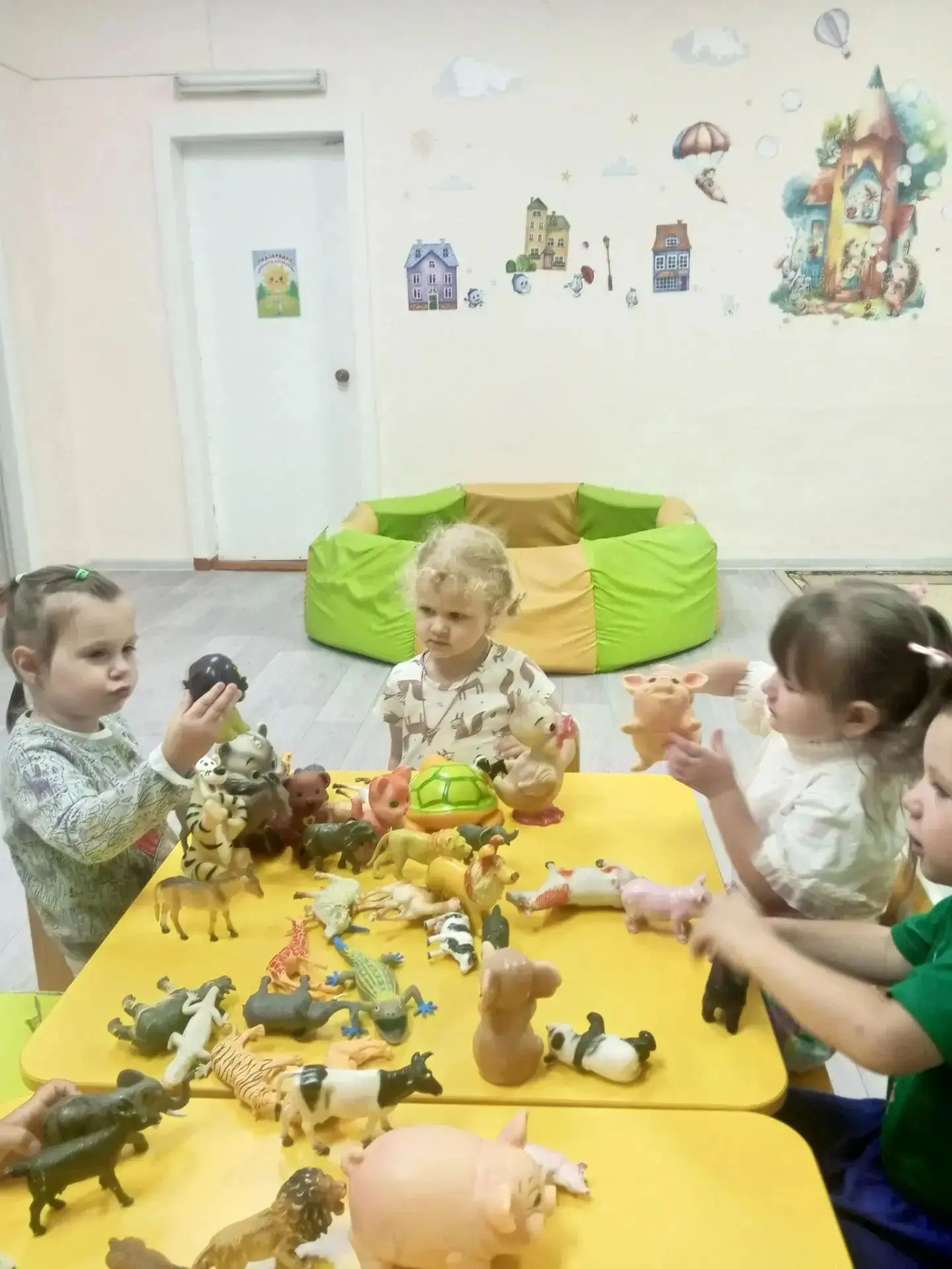🐻 В мире животных: наши маленькие исследователи из группы «Капельки»

Знакомство с животным миром в