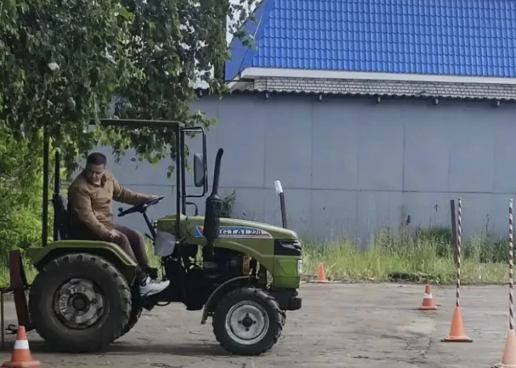 Экзамены на право допуска к управлению самоходными машинами в АНО ДПО «ИРПК».

17 июня инспектор Гос