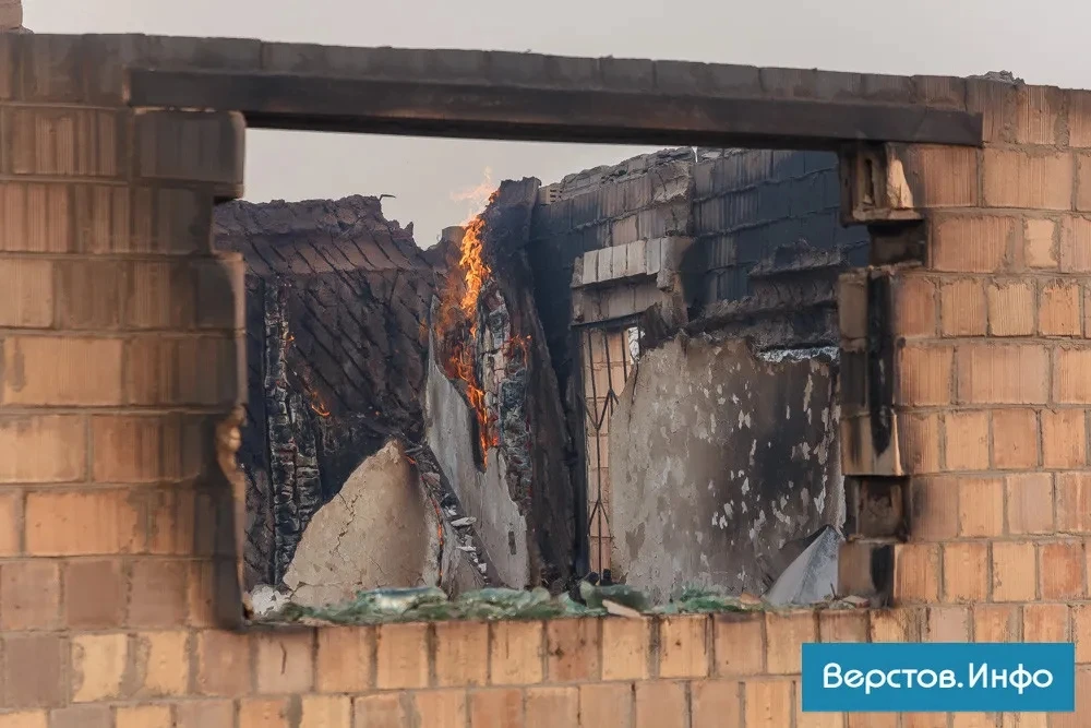 В Магнитогорске в охваченном огнём садовом домике погиб мужчина. Трагедия произошла поздним вечером 