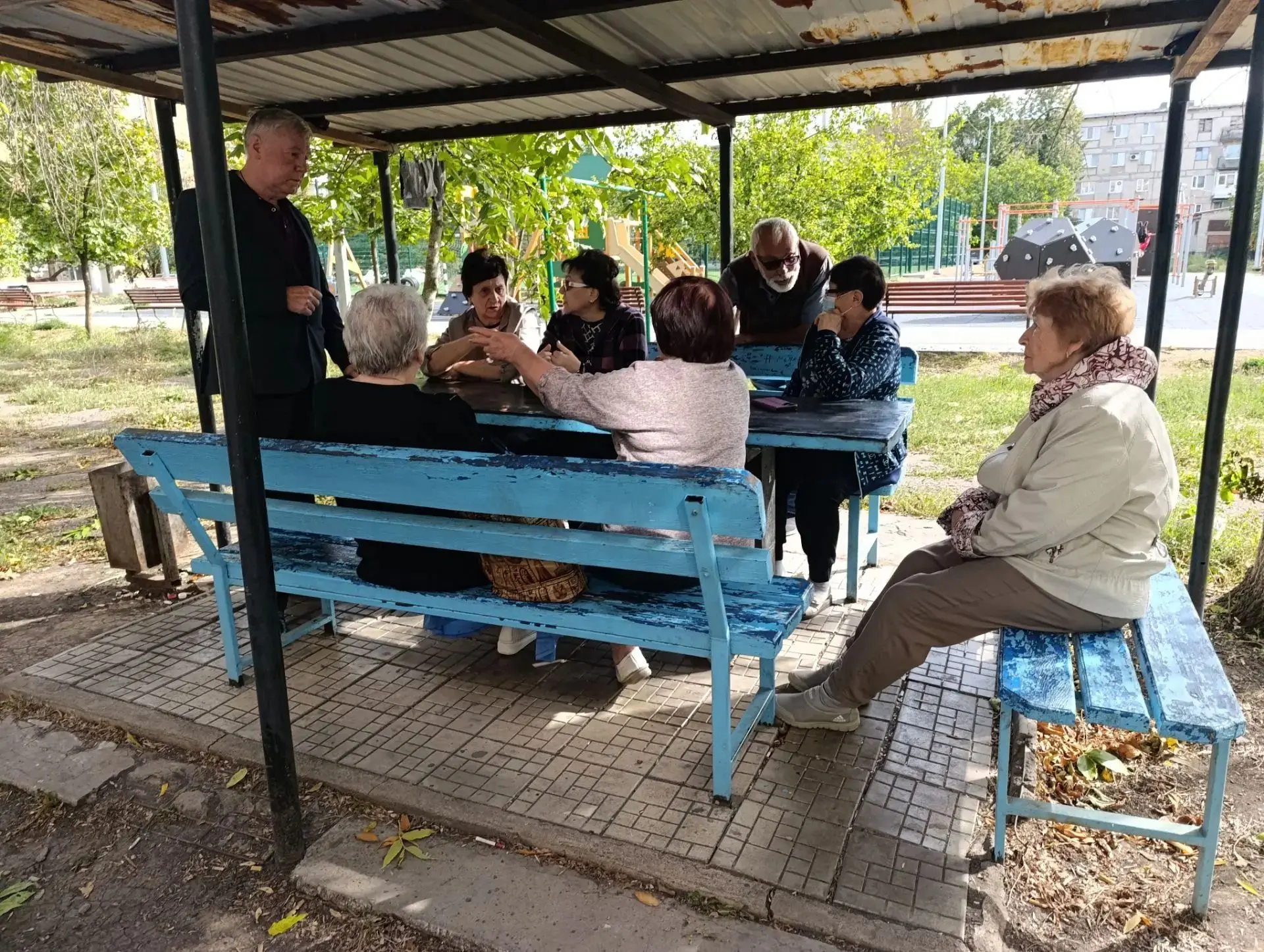 Заместитель председателя Шахтерского муниципального совета провел встречу с жителями Жд...