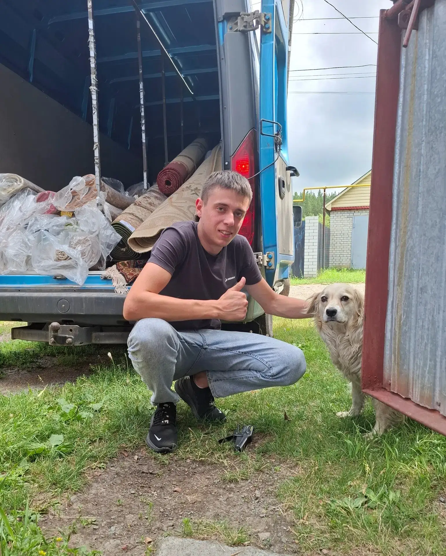 Курьер Даниил и его новый знакомый Дружок передают всем привет и желают отличных выходн...