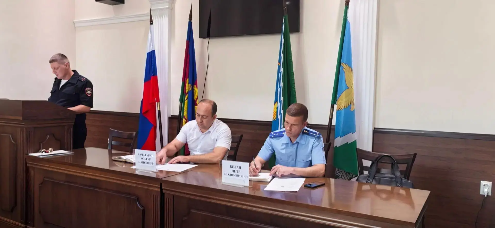 В преддверии нового учебного года в Апшеронском районе провели заседание межведомственн...