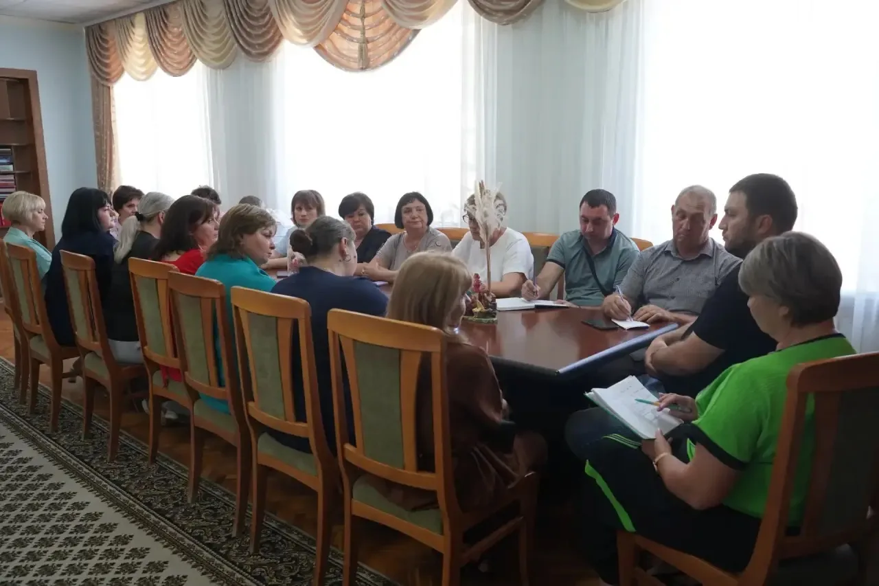 Школы нашего округа готовятся к новому учебному году 📚🏫 
В первой половине дня провела рабочую вст
