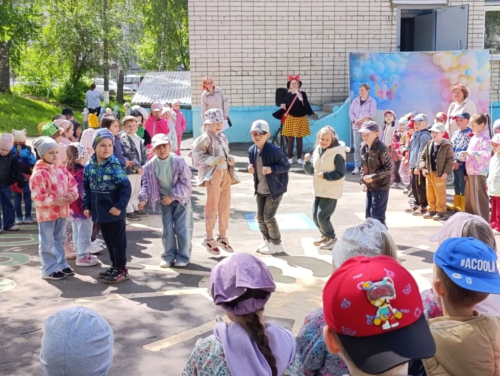 В нашем детском саду отпраздновали День защиты детей. К ребятам приходила вредная и хитрая волшебниц