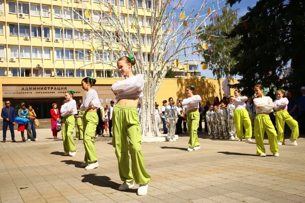 В АРМАВИРЕ ОТКРЫЛСЯ СЕЗОН ТРУДОВЫХ ПОДРОСТКОВЫХ БРИГАД🥳