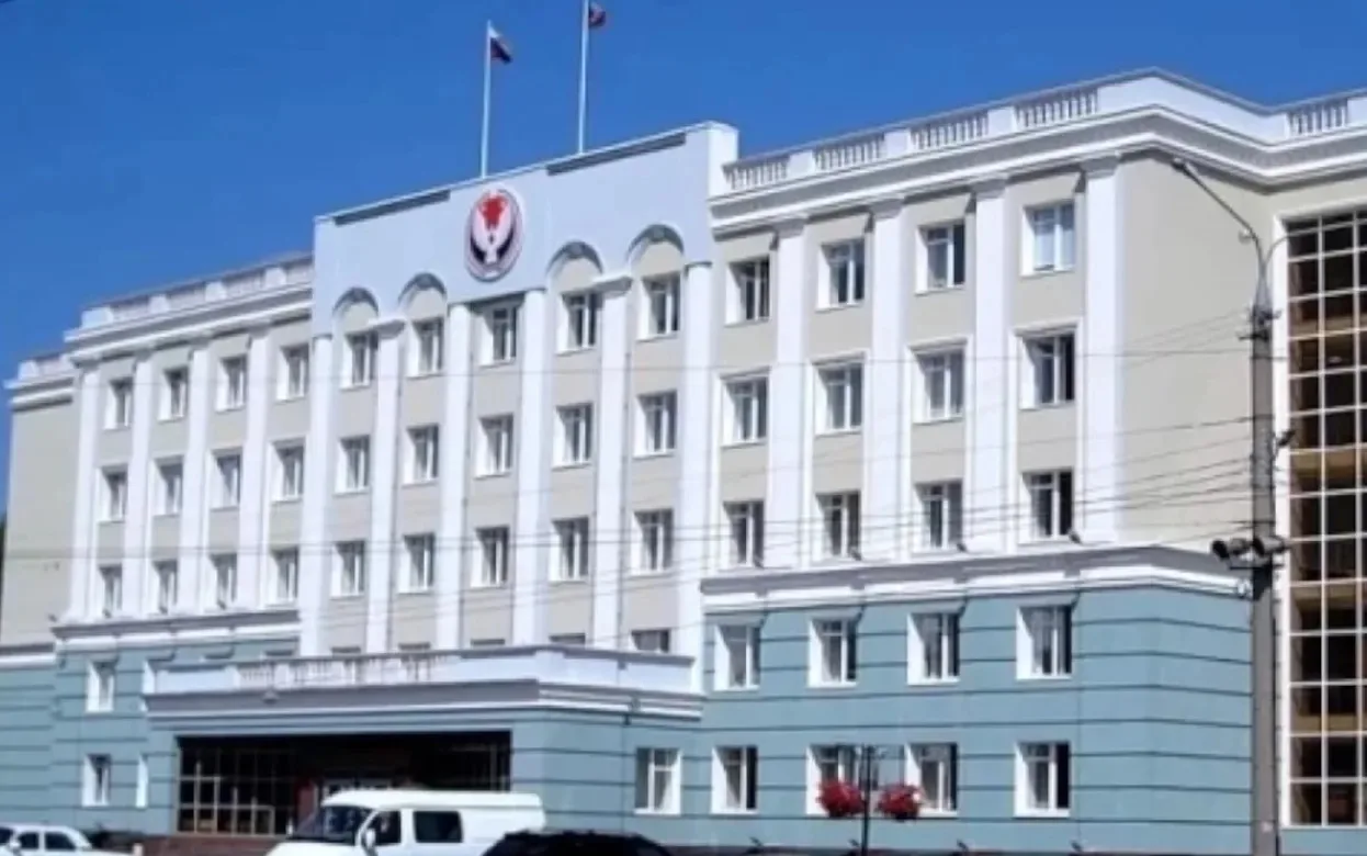 Правительство Удмуртии сложило полномочия после отставки Александра Бречалова


Правительство Удмурт