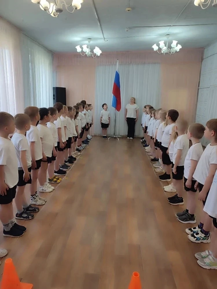 Еженедельная церемония поднятия флага РФ прошла в нашем учреждении вчера 18 мая🇷🇺