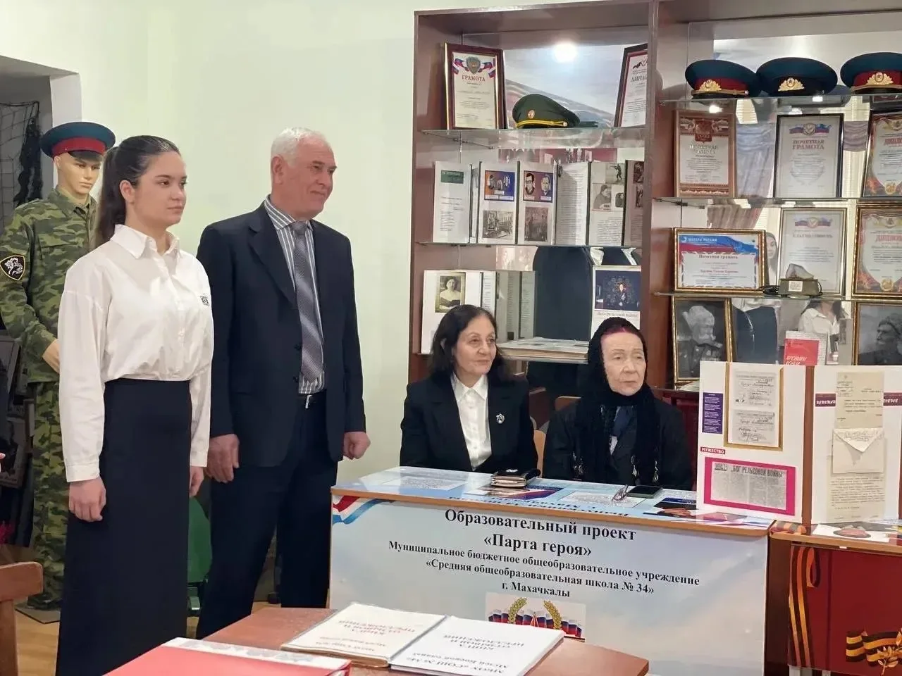 34 года в 34 школе
 
1 июня состоялся очень трогательный педсовет, на котором директор Гаджи Магомед