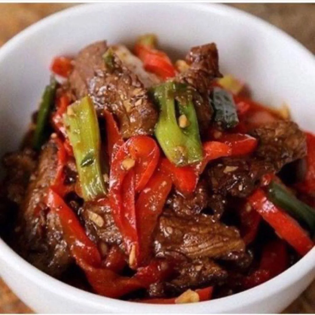 Вкуснейшая говядина в соевом соусе.